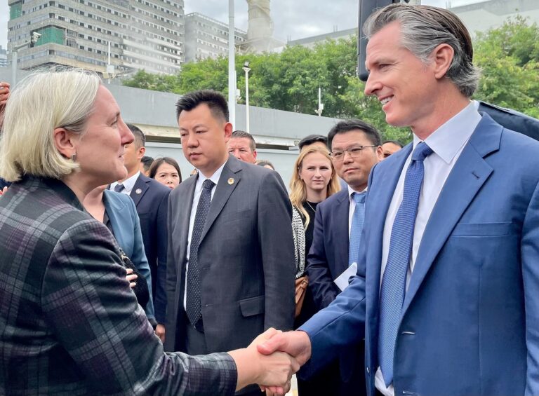 Netflix Billionaire ABANDONS HARRIS As Newsom 2028 BUZZ EXPLODES