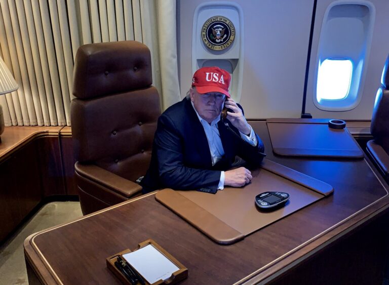 Trump Mobile DISASTER GROWS As Buyers DEMAND THEIR MONEY BACK