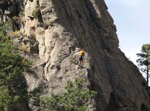 Featured image related to Cliff-hanger: Injured rock climber rescued after falling 700 feet from rock face