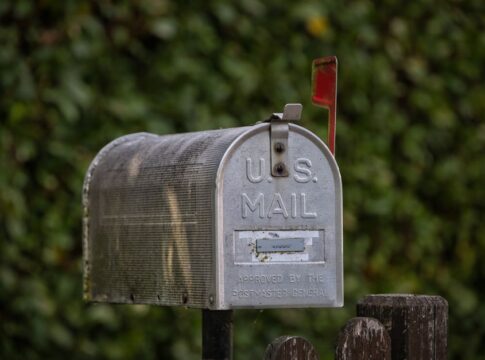 Whats closed on Labor Day? Mail, banks, stock markets — Economy coverage by US Daily Tribune. Photo: Wolfgang Vrede via Pe...