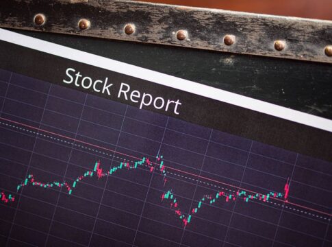 Stock Market Today: Dow Soars 500 Points Amid Rate-Hike Bets; Apple Advances — Economy coverage by US Daily Tribune. Photo...