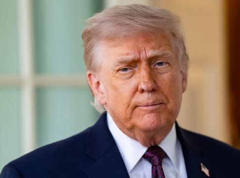 Featured image related to Report: Trump Admin Considers Using Ships to Deport Migrants